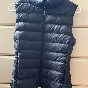 Uniqlo Black Puffer Vest